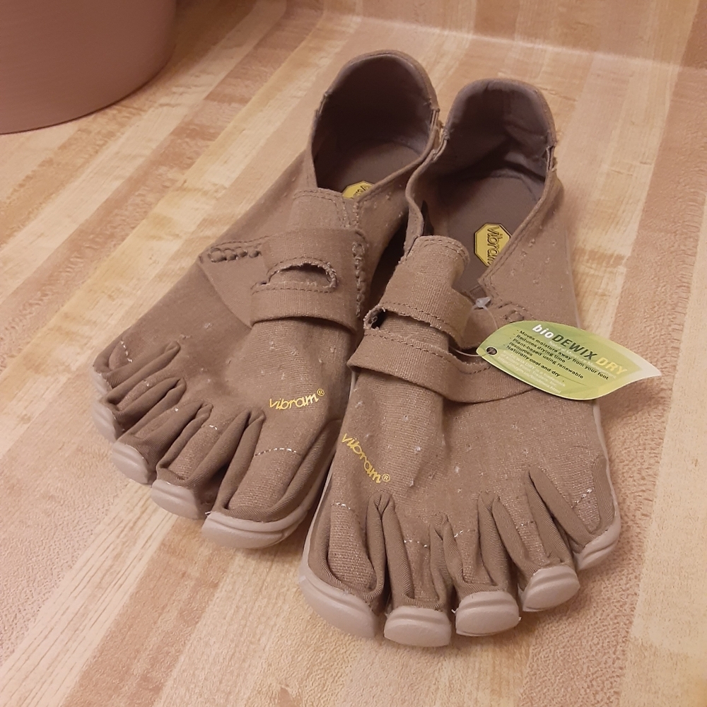 Vibram Men's FiveFingers CVT Hemp Minimalist Casual Walking Shoe